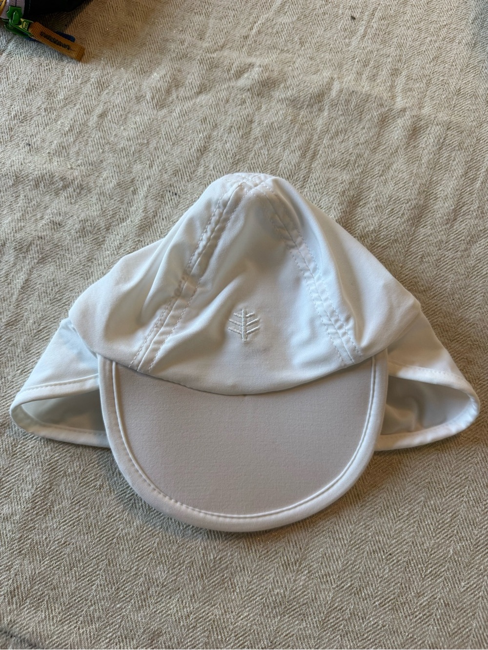 Coolibar White Kids Sun Hat with Neck Flap